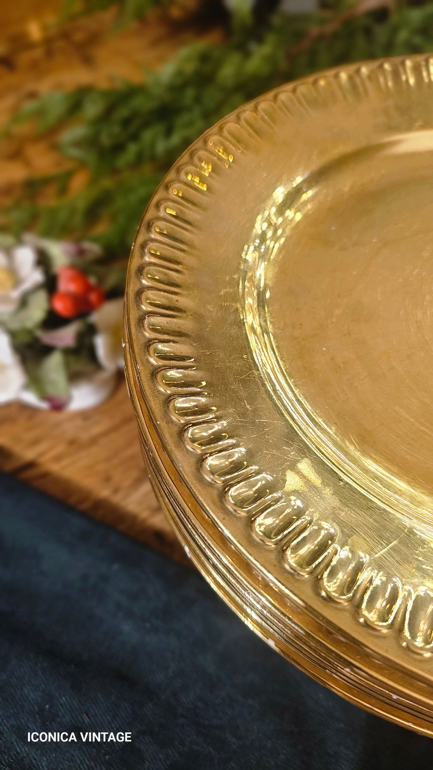 Juego de 8 platos dorados