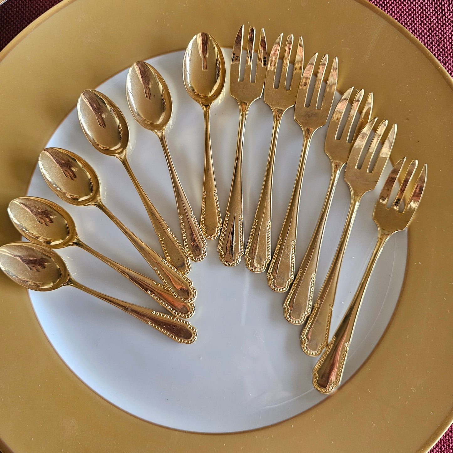 Cubertería dorada París