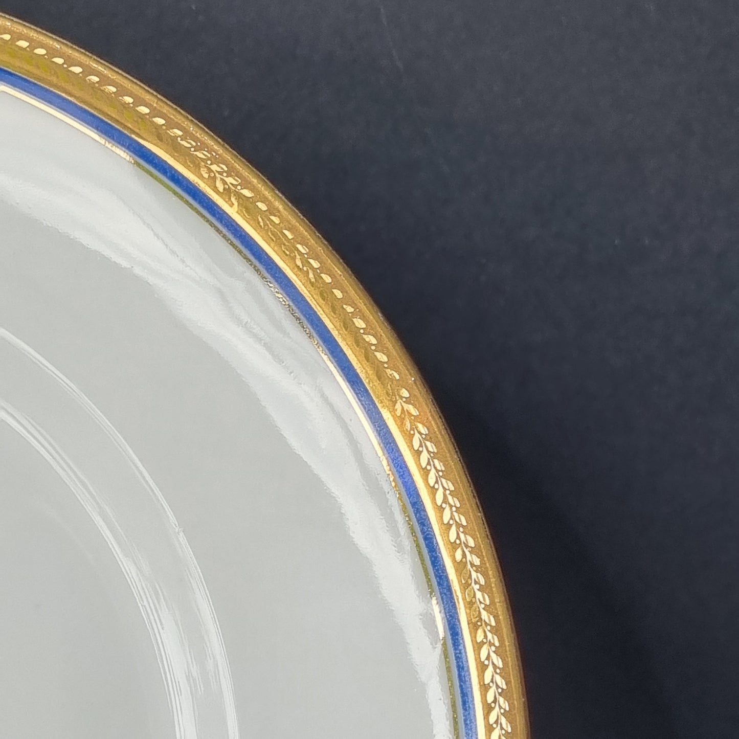 12 platos Bernardaud oro y azul cobalto