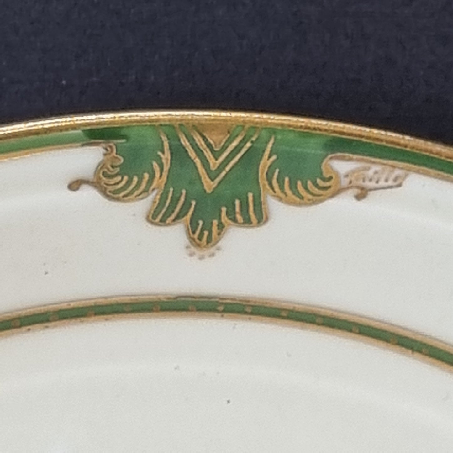 Set de 8 platos decorados en oro y verde hoja
