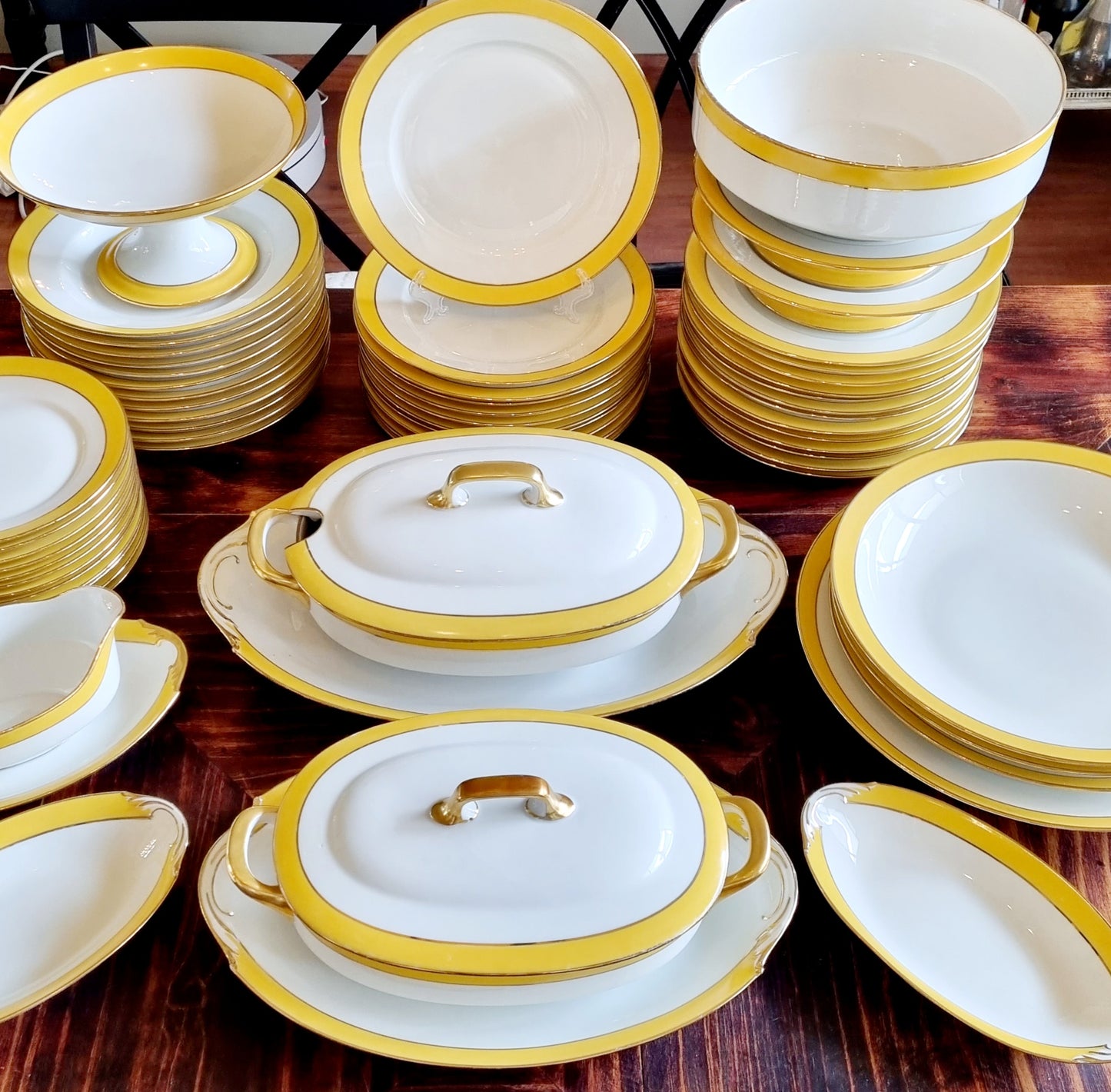 Porcelana de Limoges, Vajilla para 12, ala amarilla