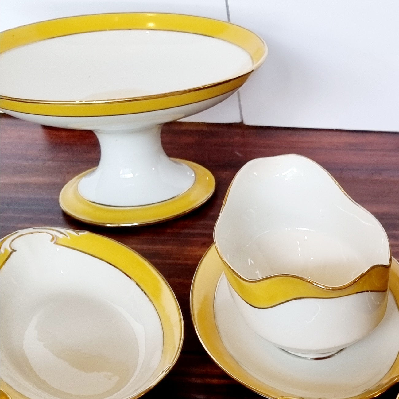 Porcelana de Limoges, Vajilla para 12, ala amarilla