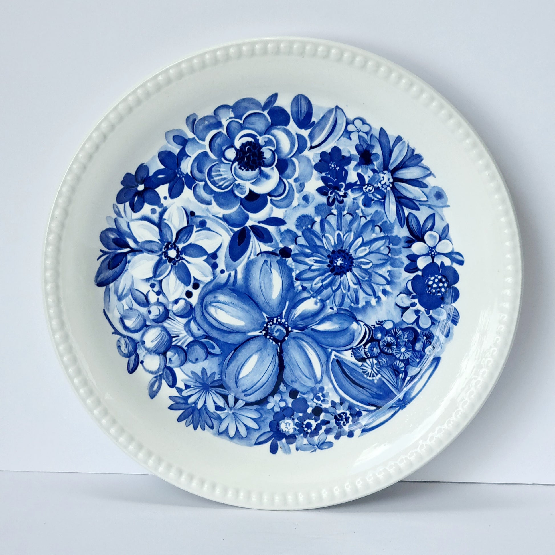 platos de porcelana Gefle flores azules Berit Ternell