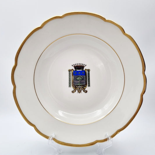 Conjunto de platos heráldicos de porcelana francesa