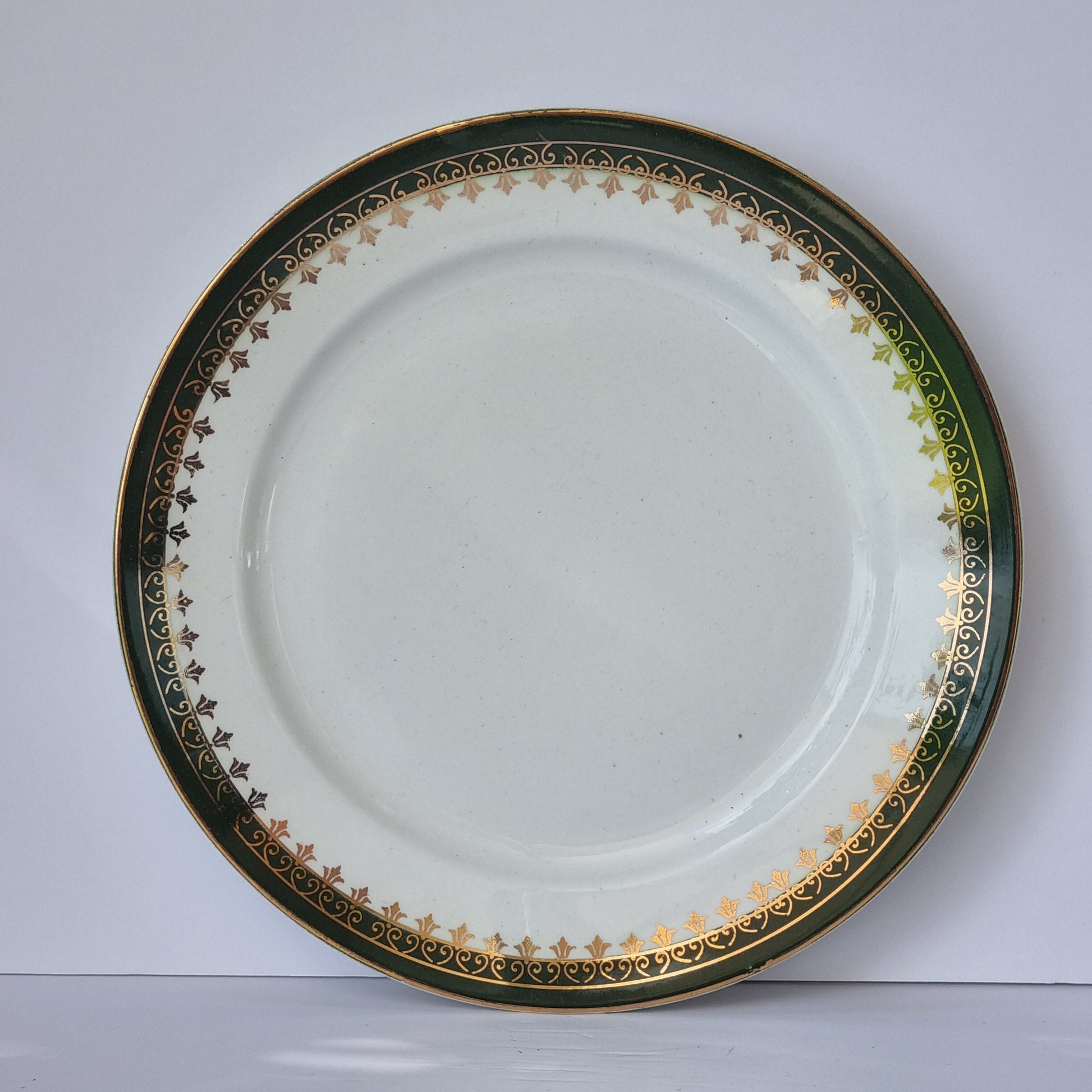 platos llanos porcelana verde y oro Sarreguemines